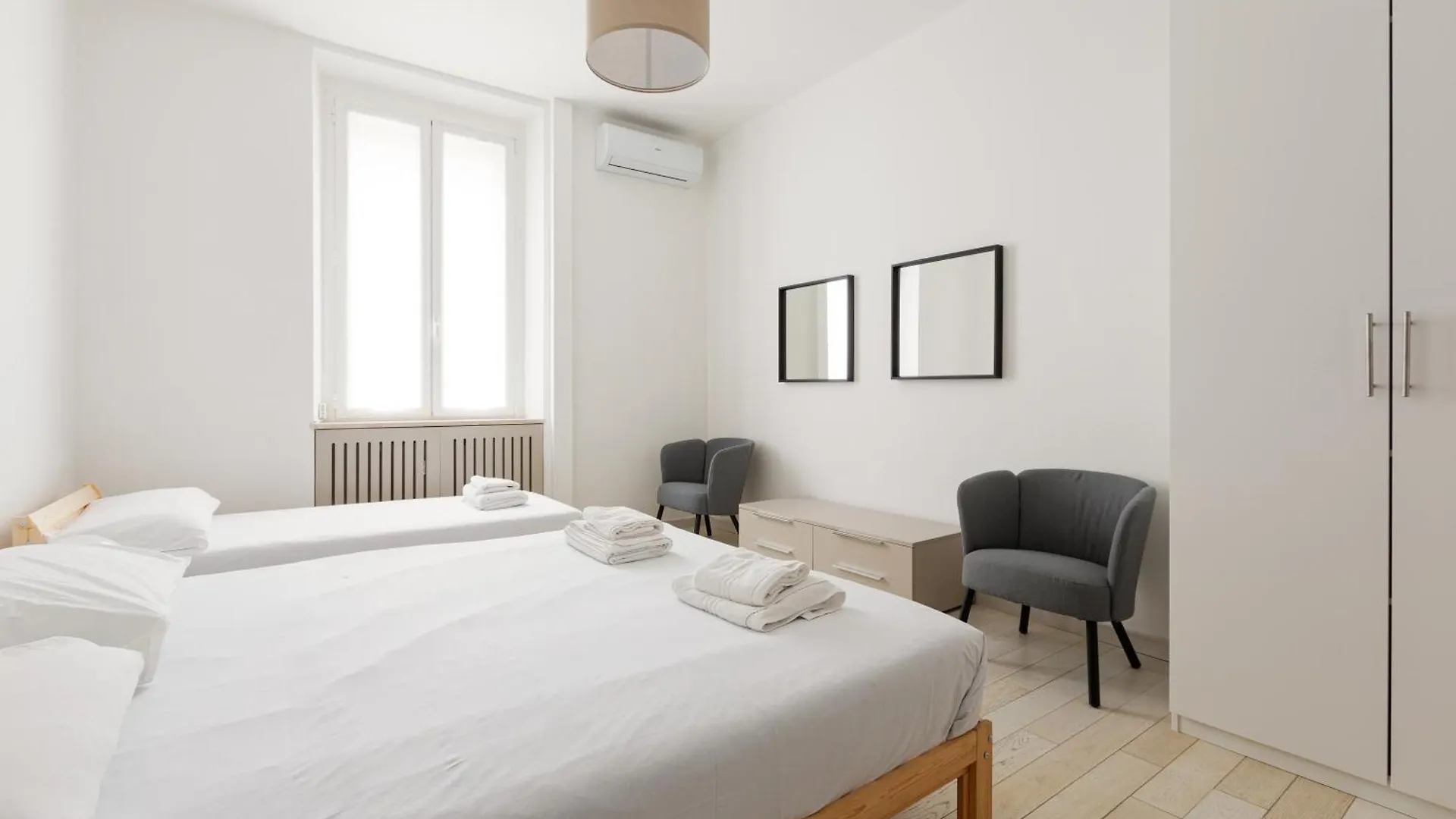 M4 Argonne Balcony Apartment Milánó