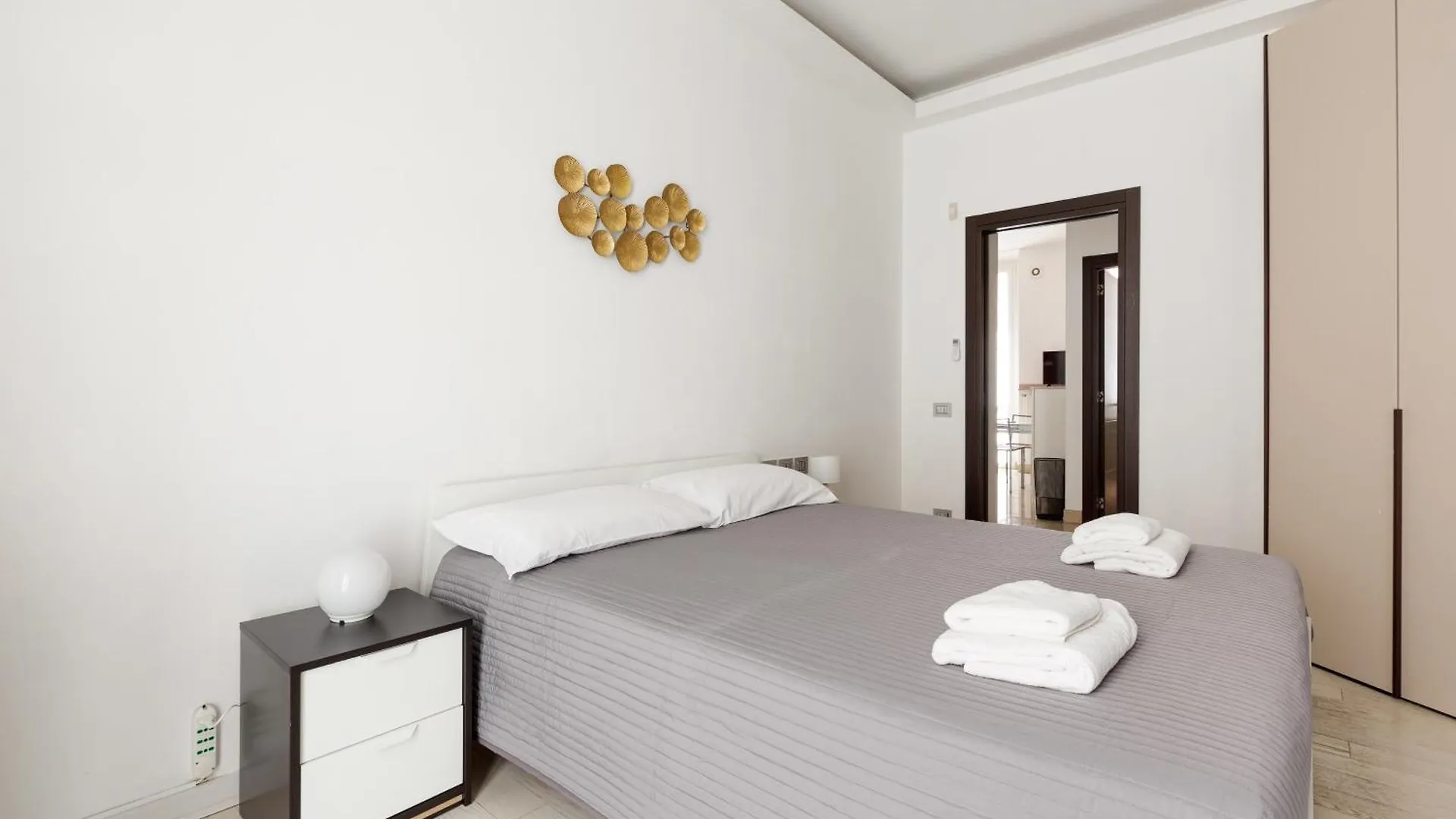 M4 Argonne Balcony Apartment Milánó